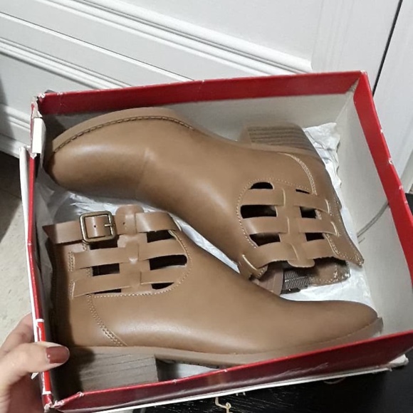 American Eagle Tan Reckless Booties Girls Size 2 - Picture 9 of 10